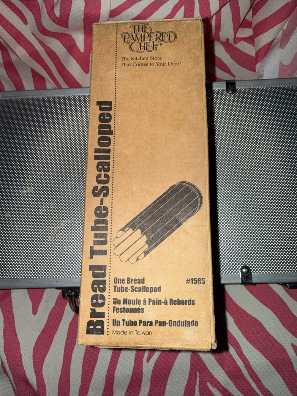 The Pampered Chef Bread Tube-Scalloped - Brown Kraft Box with Black Print